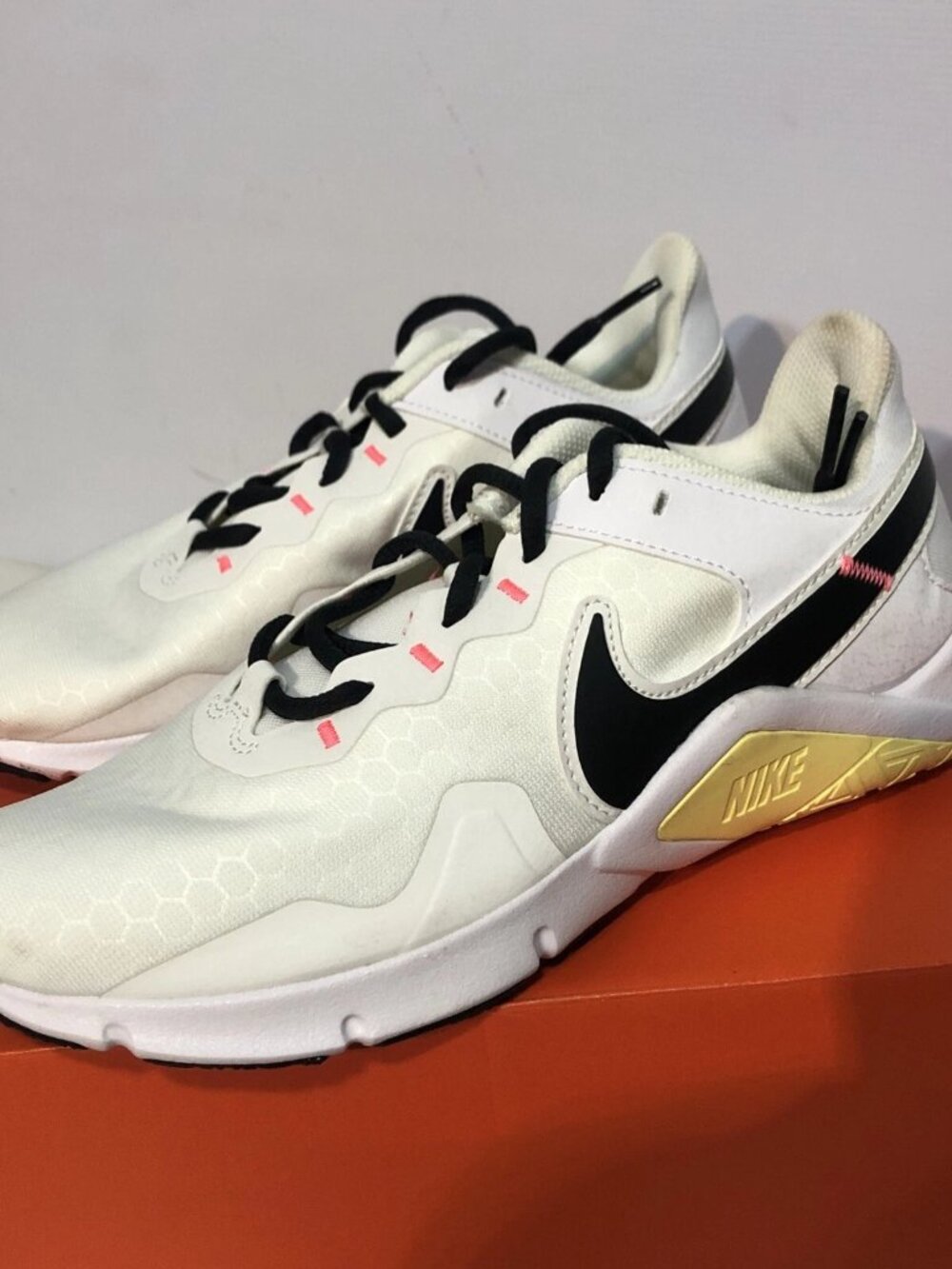 Nike Legend Essential 2 Black White Yellow CQ9545-107 Women's Training Sz 7.5